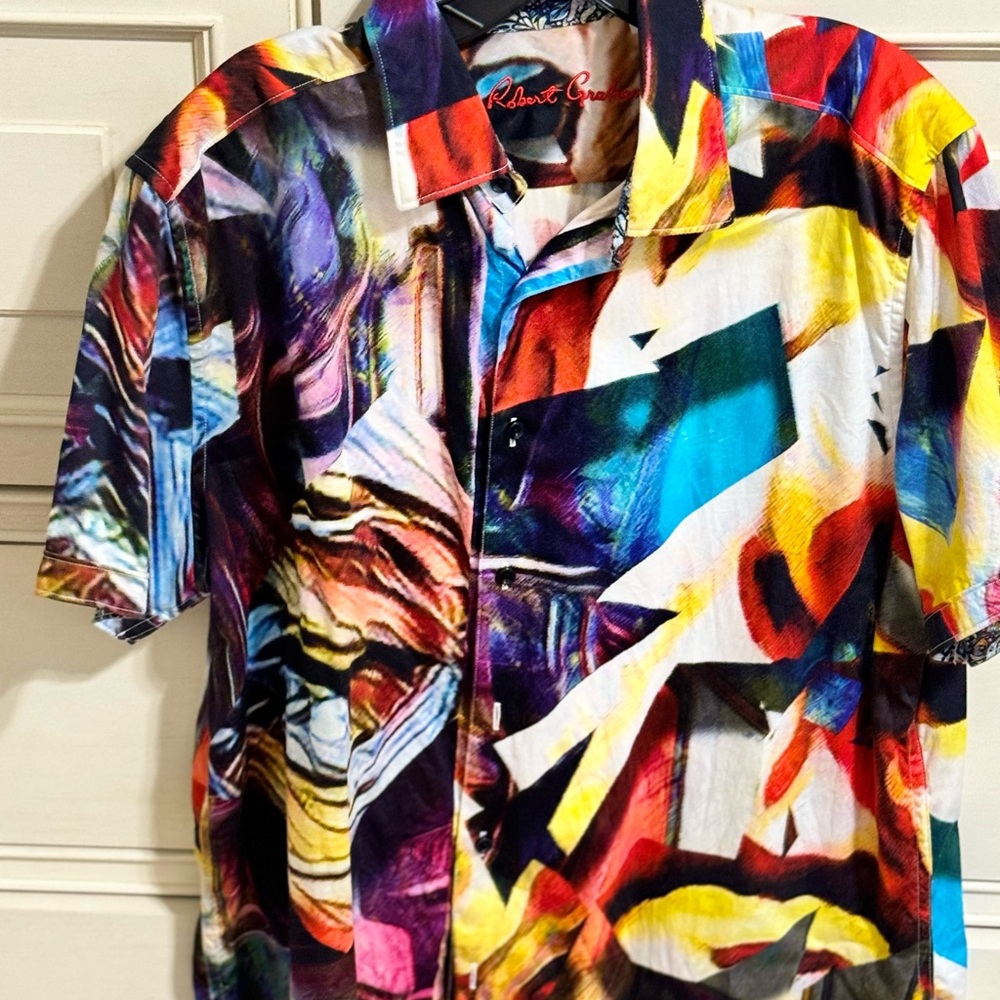 Men’s short sleeve Robert Graham shirt.